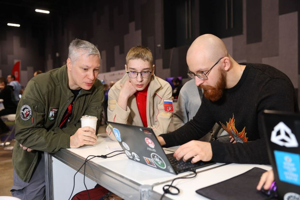 Эксклюзивное интервью военкора агентства ANNA NEWS Марии Коледа с Александром Толкачом, олдскулом в геймдеве, директором Студии СПН, автором и продюсером «Отряд 22: ZOV» и «Родина Ждёт: Угроза Нации» Эксклюзивное интервью военкора агентства ANNA NEWS Марии Коледа с Александром Толкачом, олдскулом в геймдеве, директором Студии СПН, автором и продюсером «Отряд 22: ZOV» и «Родина Ждёт: Угроза Нации»