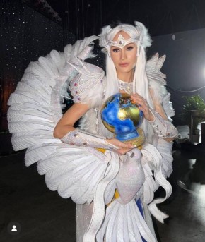 Украинские комментаторы захейтили участницу "Мисс Вселенная-2025" от своей страны за костюм символа мира