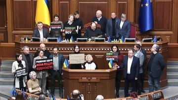 Партия Порошенко зарегистрировала постановление об увольнении экс-министра обороны Украины Умерова и главы офиса Зелебобуса Ермака