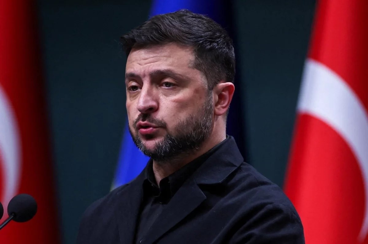 «Будет изворачиваться». Политолог объяснил, как и зачем Зеленский хочет тянуть время, чтобы не принимать мирный план