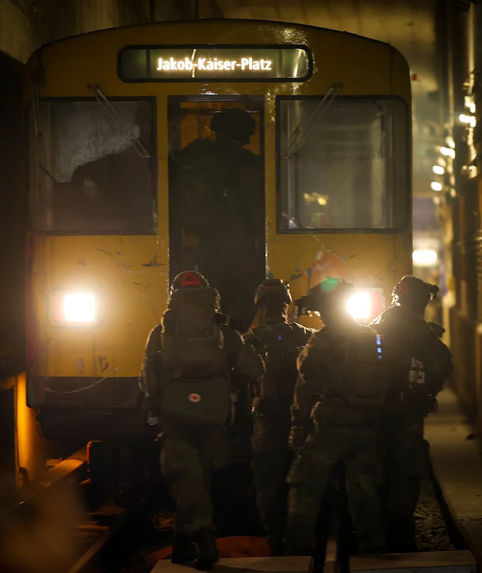 Берлин стал полигоном: бундесвер отрабатывает защиту метро от Путина Берлин стал полигоном: бундесвер отрабатывает защиту метро от Путина