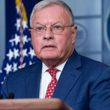 «Всё сходится в одну чёрную точку для Зеленского»: Украина теряет своего ключевого лоббиста в США