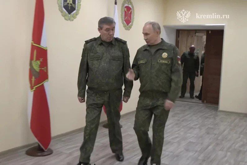 Купянск наш. В штабе у освобожденного города Путину доложили о ситуации Купянск наш. В штабе у освобожденного города Путину доложили о ситуации