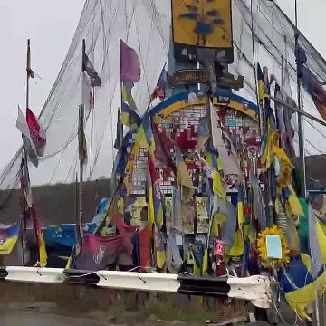 Бандеровцы требуют от власти спасти языческое капище, которое они построили на границе с Донбассом