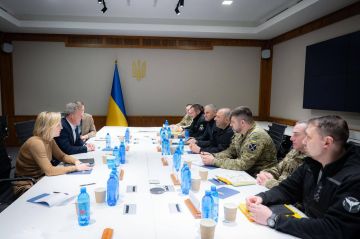 Умеров заявил американцам, что ‘никаких решений в обход красных линий Украины существовать не может’