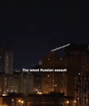 Момент прилёта бпла-камикадзе «Герань-2» по телевышке в Киеве этой ночью