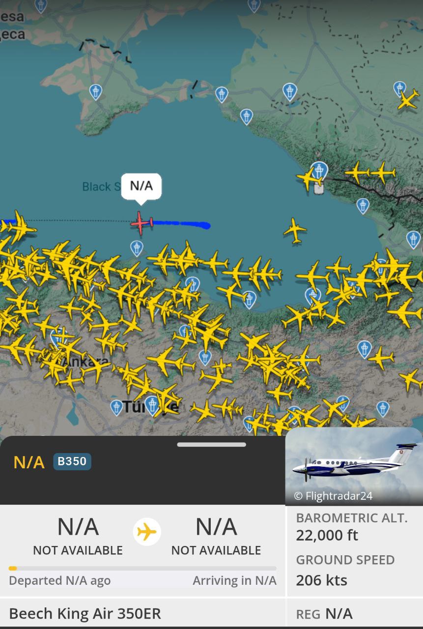 Два майора: После заявления Макрона о возможном размещении войск НАТО на Украине, в Чёрное море прилетел разведывательный самолёт Beech King Air 350ER ВКС Франции