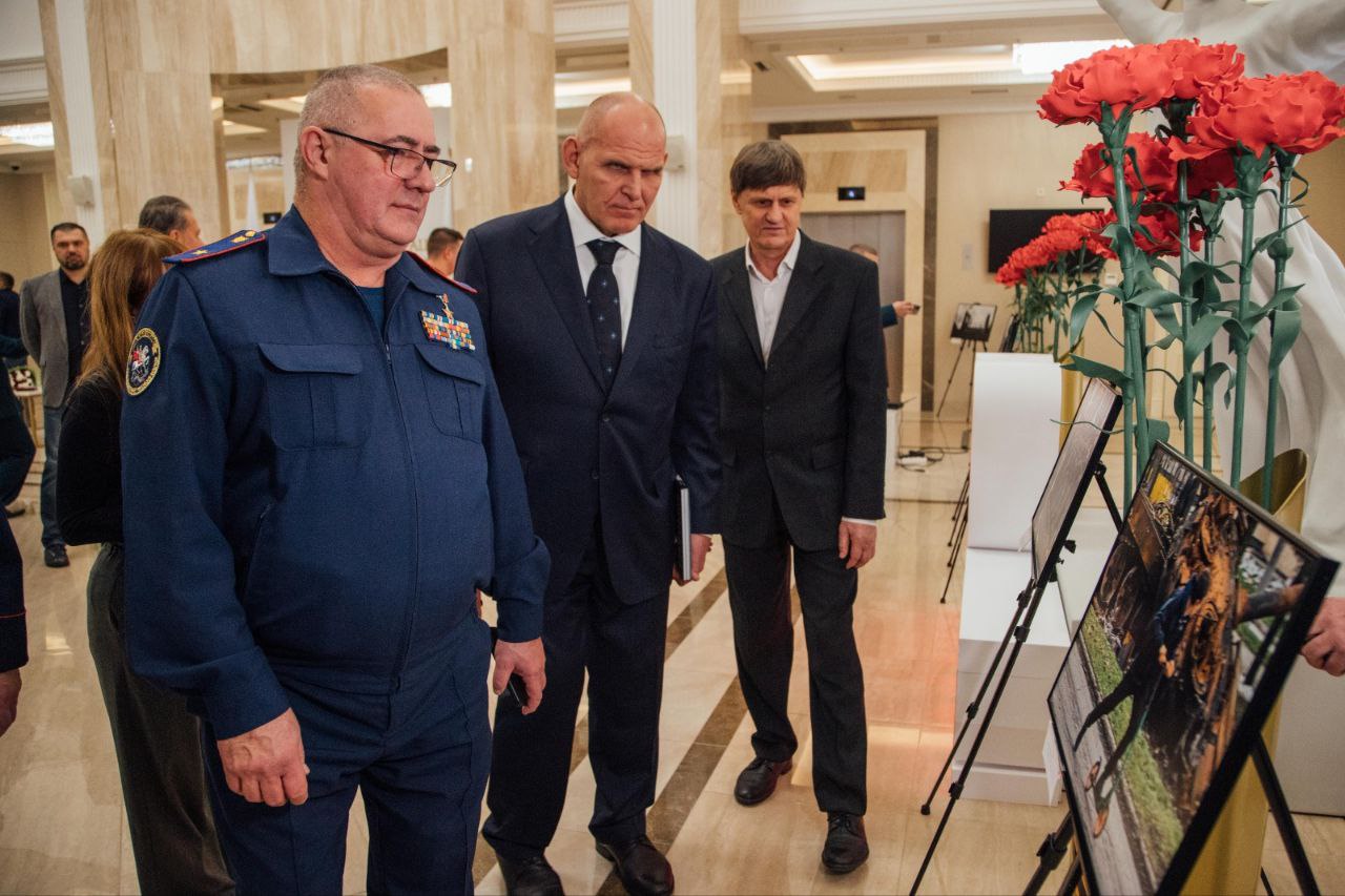 В Совете Федерации прошла церемония открытия фотовыставки «Следственный комитет России сегодня в районах проведения специальной военной операции» В Совете Федерации прошла церемония открытия фотовыставки «Следственный комитет России сегодня в районах проведения специальной военной операции»