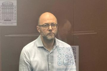 Экс-депутат Васильев, который обвиняется в особо крупной растрате при строительстве фортификационных сооружений на границе с Украиной, мог вывезти похищенные деньги в Мексику, сообщил гособвинитель в суде