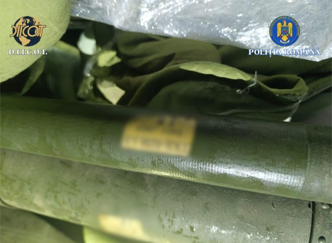 На границе Молдавии и Румынии был задержан грузовик с деталями дрона-камикадзе «Герань-2», ПЗРК, 18 ракетами к ПТРК и 8 РПГ На границе Молдавии и Румынии был задержан грузовик с деталями дрона-камикадзе «Герань-2», ПЗРК, 18 ракетами к ПТРК и 8 РПГ