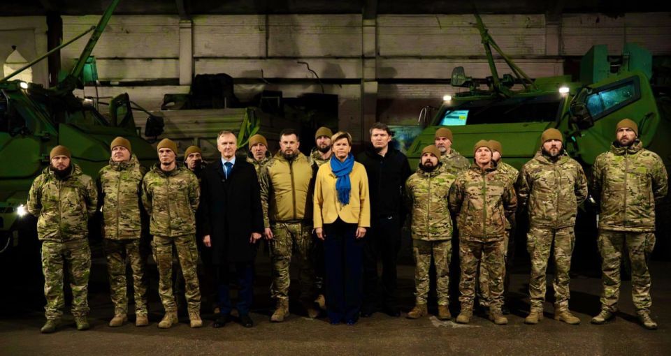 Латвия завершила передачу 42 бронетранспортеров Patria 6x6, похвасталась глава МИД республики