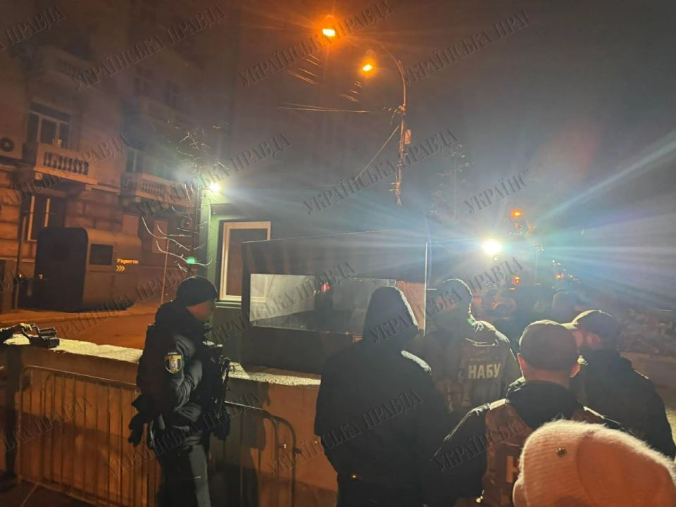 Антикоррупционные службы Украины проводят обыски у главы Офиса президента Украины Андрея Ермака Антикоррупционные службы Украины проводят обыски у главы Офиса президента Украины Андрея Ермака