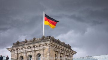     $3,4      11     ,  Bloomberg