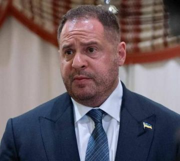 У Ермака во время обысков изъяли несколько телефонов и ноутбуков, пишут украинские СМИ