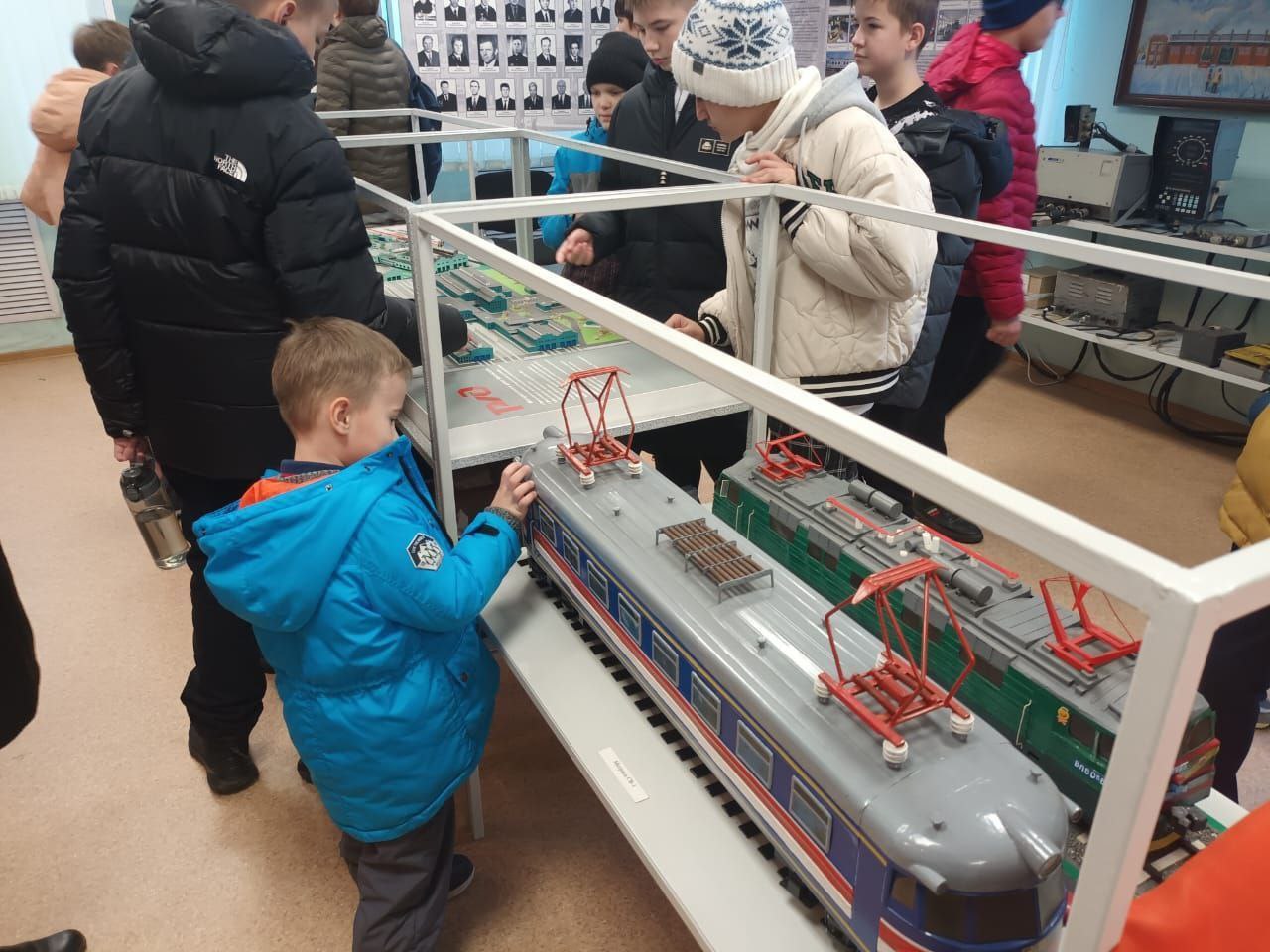 Алтайские транспортные полицейские и железнодорожники провели профилактическую встречу с подростками Алтайские транспортные полицейские и железнодорожники провели профилактическую встречу с подростками