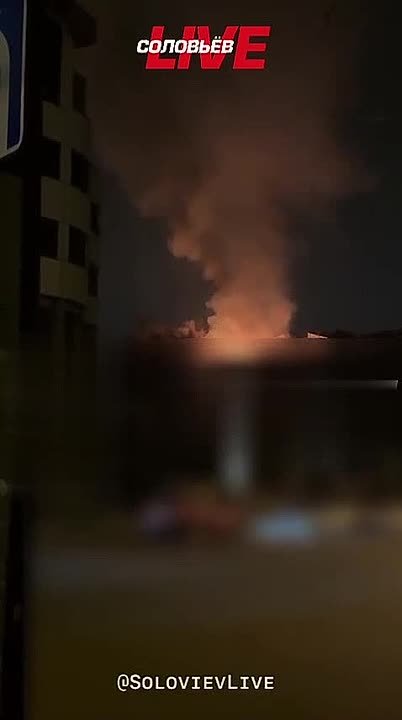 В социальных сетях люди публикуют кадры ситуации в Киеве, где начались экстренные отключения света - под ударом энергетическая инфраструктура