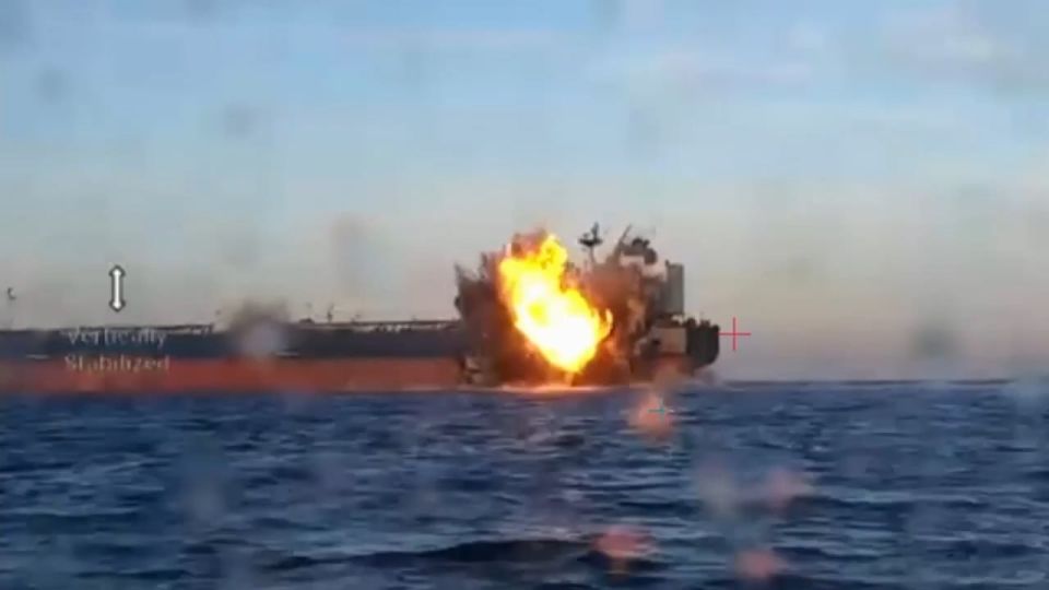 Видео ударов украинских БЭК по танкерам Kairos и Virat в Черном море недалеко от побережья Турции Видео ударов украинских БЭК по танкерам Kairos и Virat в Черном море недалеко от побережья Турции