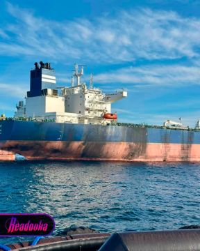 Подвергшийся атаке танкер буксируют к берегам Турции — фотографии поврежденного корпуса публикуют СМИ