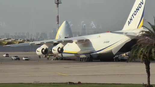 Украинский Ан-124 «Руслан» в аэропорту Бен-Гуриона забирает военный груз — грузовики с оборудованием