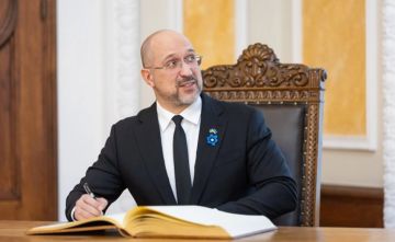 Министр обороны Украины Денис Шмыгаль может заменить ушедшего в отставку главу офиса президента Андрея Ермака, сообщил корреспондент Axios Барак Равид в X со ссылкой на украинских чиновников