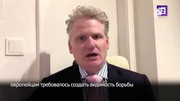 Нажившиеся на украинском конфликте окружение Зеленского решило "повесить" экс-главу офиса президента Андрея Ермака, чтобы "выйти сухими из воды", заявил "Известиям" немецкий политический аналитик Айке Хамер