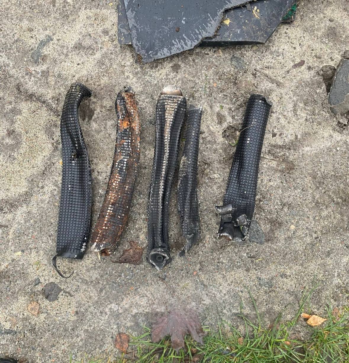 Обломки кассетных боеприпасов от дронов "Герань-2", как заявляется противником, атаковавших Вышгород в Киевской области