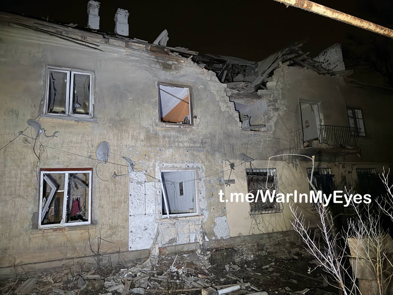 Последствия прилета ударного дрона в многоквартирный жилой дом в Кировском районе Донецка