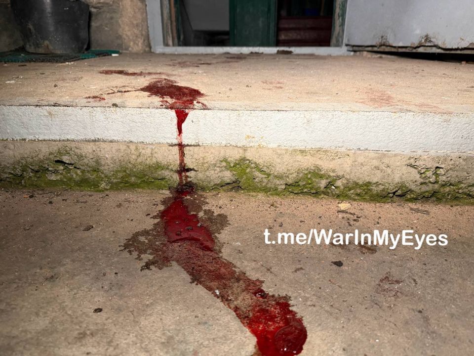 Последствия прилета ударного дрона в многоквартирный жилой дом в Кировском районе Донецка Последствия прилета ударного дрона в многоквартирный жилой дом в Кировском районе Донецка