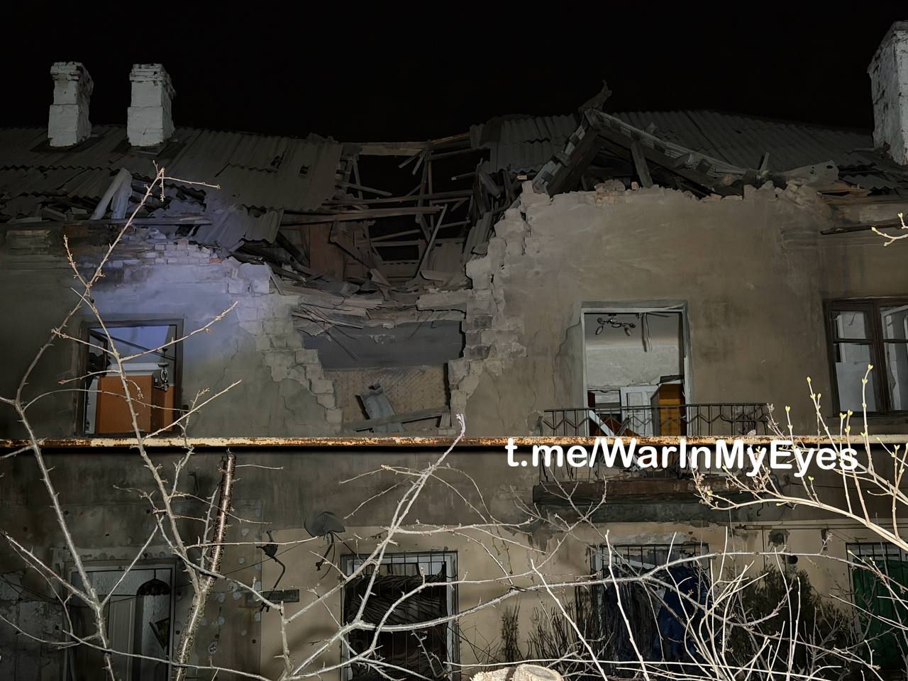 Последствия прилета ударного дрона в многоквартирный жилой дом в Кировском районе Донецка Последствия прилета ударного дрона в многоквартирный жилой дом в Кировском районе Донецка