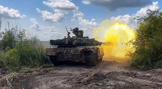 На днях Краевой суд в Брно, рассмотрев апелляцию, подтвердил девятимесячный условный срок заключения Любомира Боуше, опубликовавшего в социальной сети несколько десятков постов, в которых он восхвалял действия президента...