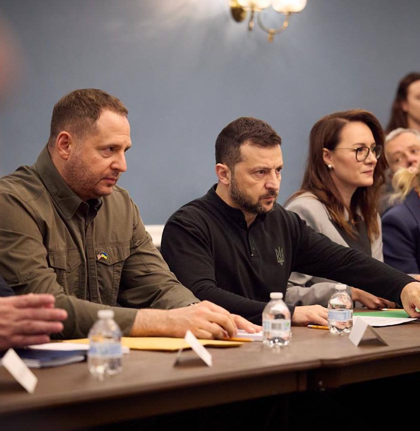 Отставка Ермака может заставить других чиновников выйти из партии Зеленского