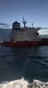 По сообщениям турецких СМИ, у берегов Сенегала был атакован танкер M/T Mersin, возможно, связанный с перевозками русской нефти