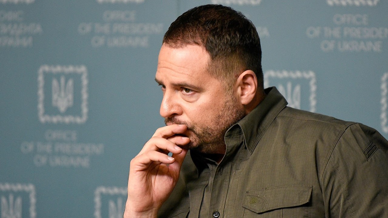 Стоять, "Али-Баба"! Пограничникам на Украине запретили выпускать Ермака из страны, утверждает нардеп Гончаренко*