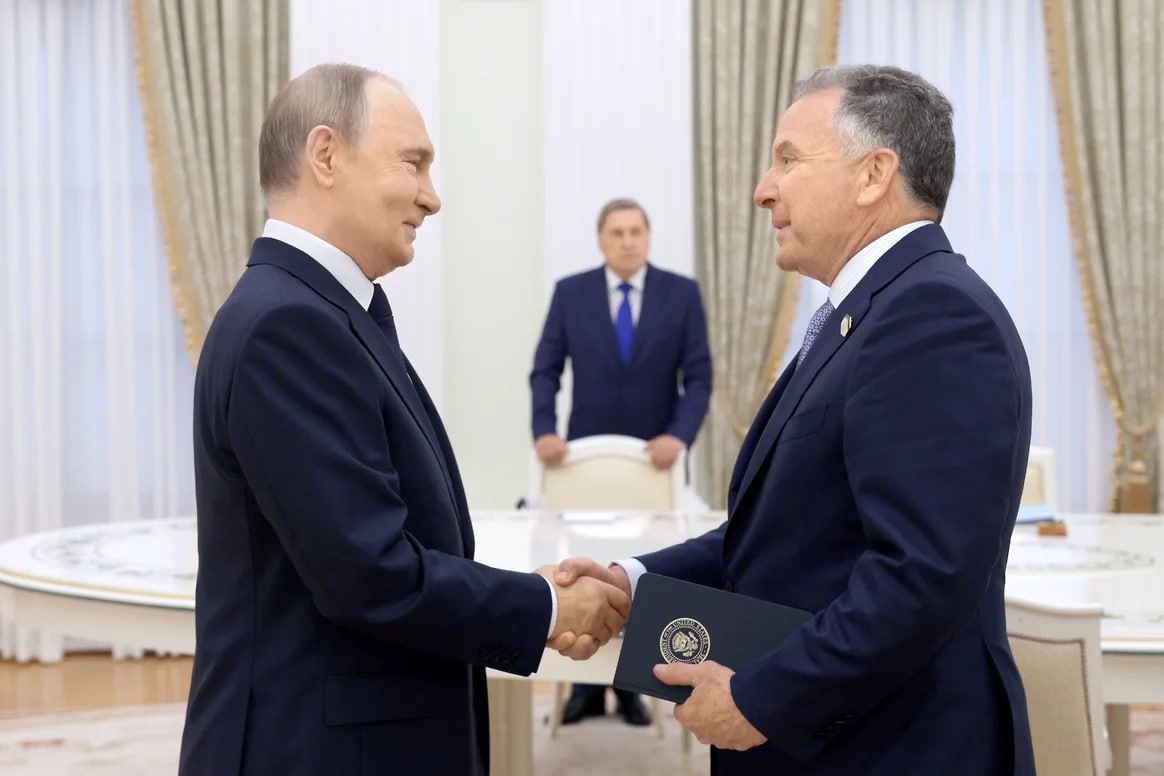 Что мировые СМИ пишут о предстоящей встрече Владимира Путина и Стива Уиткоффа — в подборке «Ъ»