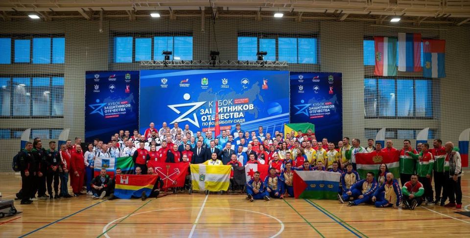Спорт для сильных духом: ветераны спецоперации из ДНР участвуют в «Кубке Защитников Отечества» по волейболу сидя Спорт для сильных духом: ветераны спецоперации из ДНР участвуют в «Кубке Защитников Отечества» по волейболу сидя