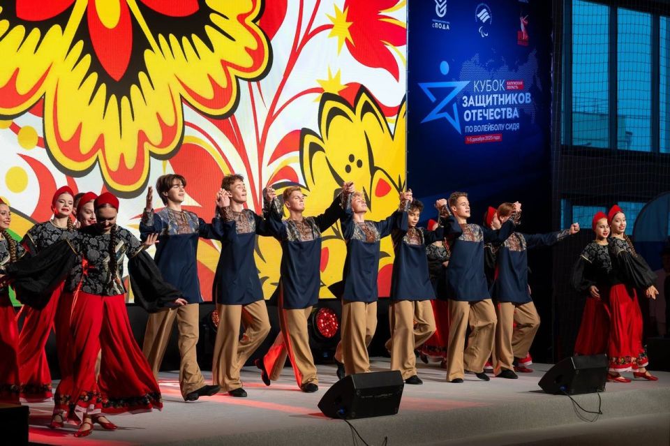 Спорт для сильных духом: ветераны спецоперации из ДНР участвуют в «Кубке Защитников Отечества» по волейболу сидя Спорт для сильных духом: ветераны спецоперации из ДНР участвуют в «Кубке Защитников Отечества» по волейболу сидя