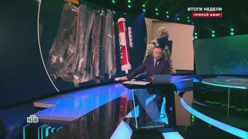 Режим Зеленского, который внутри страны трещит от коррупционных скандалов, изо всех сил пытается перехватить информационную повестку, но эта карта уже не особо играет