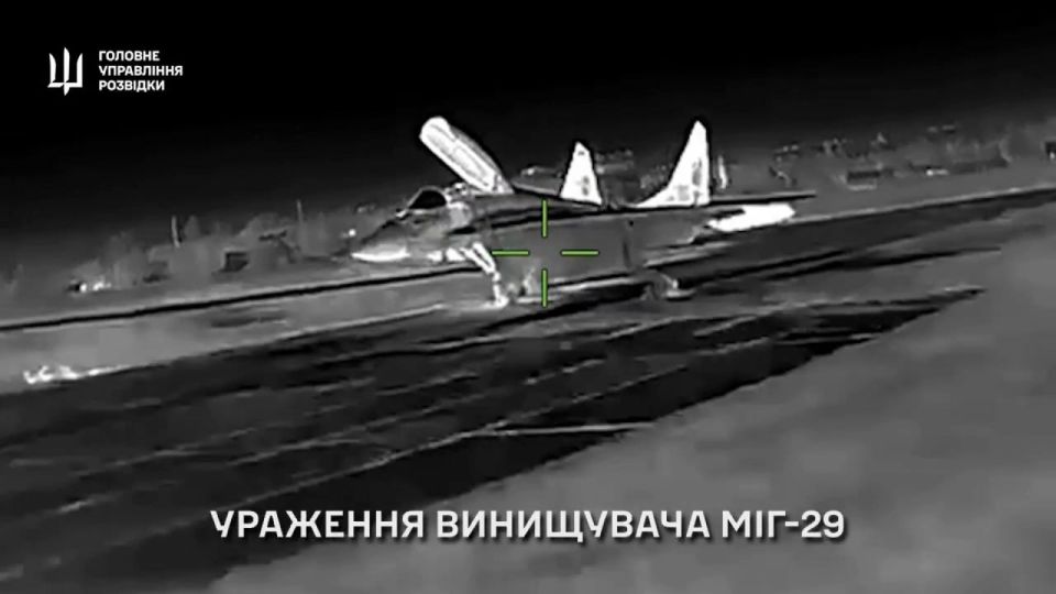 Удары дронов-камикадзе ГУР Украины по истребителю МиГ-29 на аэродроме Кача в Крыму и радиолокационному комплексу "Иртыш" возле Симферополя Удары дронов-камикадзе ГУР Украины по истребителю МиГ-29 на аэродроме Кача в Крыму и радиолокационному комплексу "Иртыш" возле Симферополя
