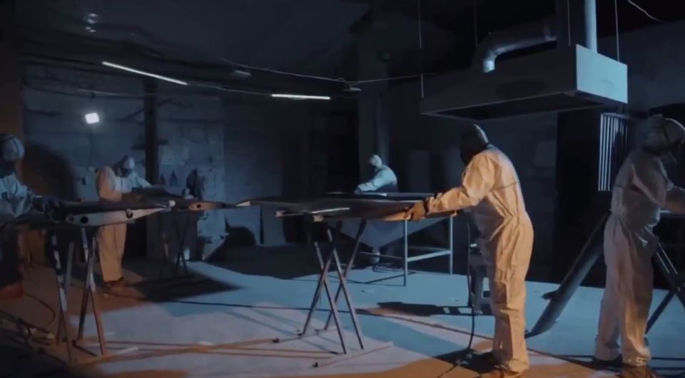 Оказывается вчера Fire Point опубликовала видео процесса производства своих дронов-камикадзе FP-1/2 и ракеты FP-5 Фламинго Оказывается вчера Fire Point опубликовала видео процесса производства своих дронов-камикадзе FP-1/2 и ракеты FP-5 Фламинго