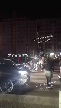 А вот и последствия — в Киевской области люди перекрыли дорогу, потому что света нет уже вторые сутки