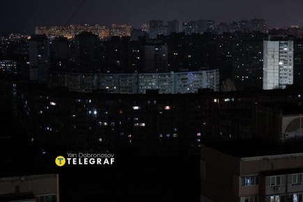 Фотографии обесточенного и погружённого во тьму Киев появились в сети