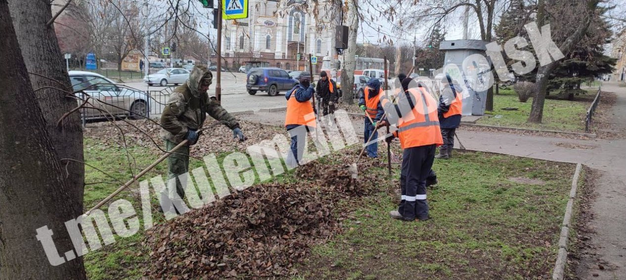 Алексей Кулемзин: Сегодня сотрудники коммунального предприятия «Зелёное строительство» убрали и вывезли опавшую листву, ветки, также выполнили валку и распил деревьев Алексей Кулемзин: Сегодня сотрудники коммунального предприятия «Зелёное строительство» убрали и вывезли опавшую листву, ветки, также выполнили валку и распил деревьев