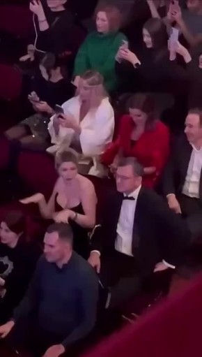 Экс-глава МИД Украины Кулеба с невестой на концерте Монатика в Киеве