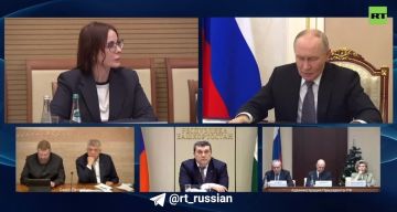 Россия пытается закончить войну, начавшуюся с госпереворота на Украине, и вынуждена делать это вооружённым путём, подчеркнул Путин: