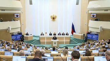 Вашингтон проявляет все большую нетерпеливость в вопросе украинского урегулирования, "наступает кульминация всей этой истории", заявил Сергей Лавров в Совете Федерации