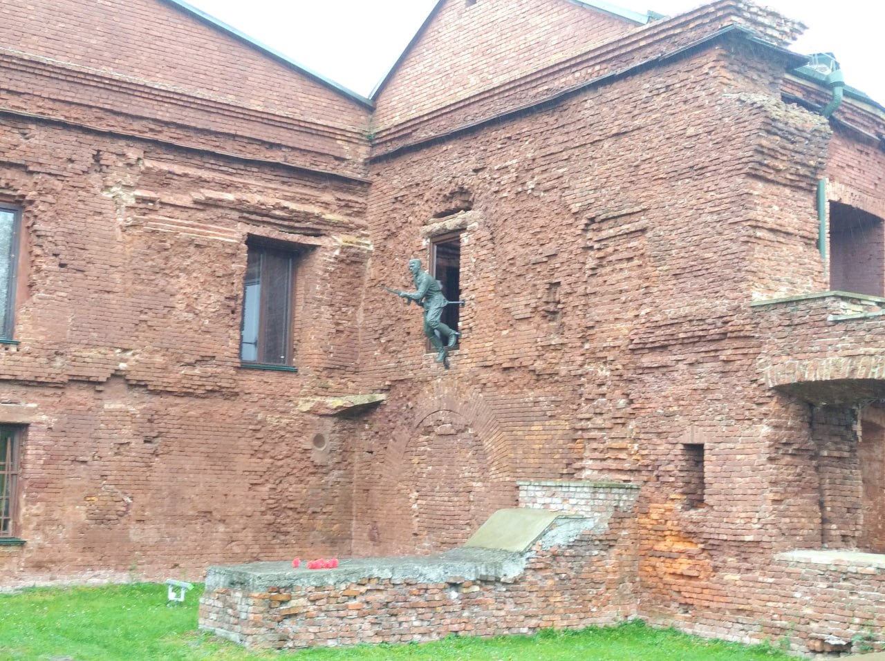 Сегодня мы находимся в Белоруссии, в Бресте Сегодня мы находимся в Белоруссии, в Бресте