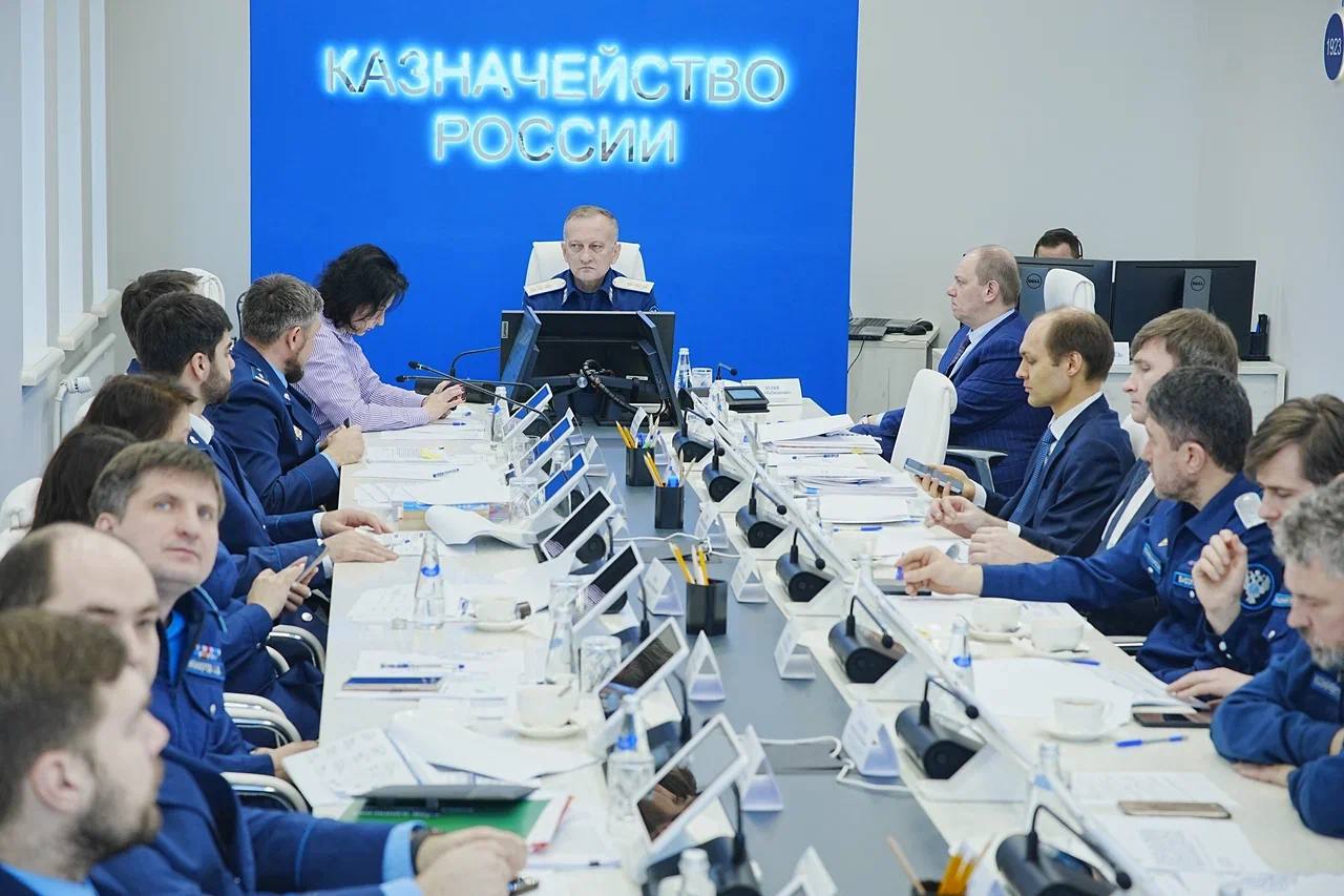 Первый заместитель руководителя Казначейства России Эли Исаев провел заседание Контрольной комиссии Федерального казначейства Первый заместитель руководителя Казначейства России Эли Исаев провел заседание Контрольной комиссии Федерального казначейства