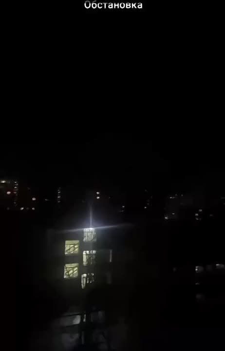 Ночью российские беспилотники более шести часов наносила удары по государственной угледобывающей шахте: было около 18 попаданий, пожар, , сообщает Минэнерго Украины