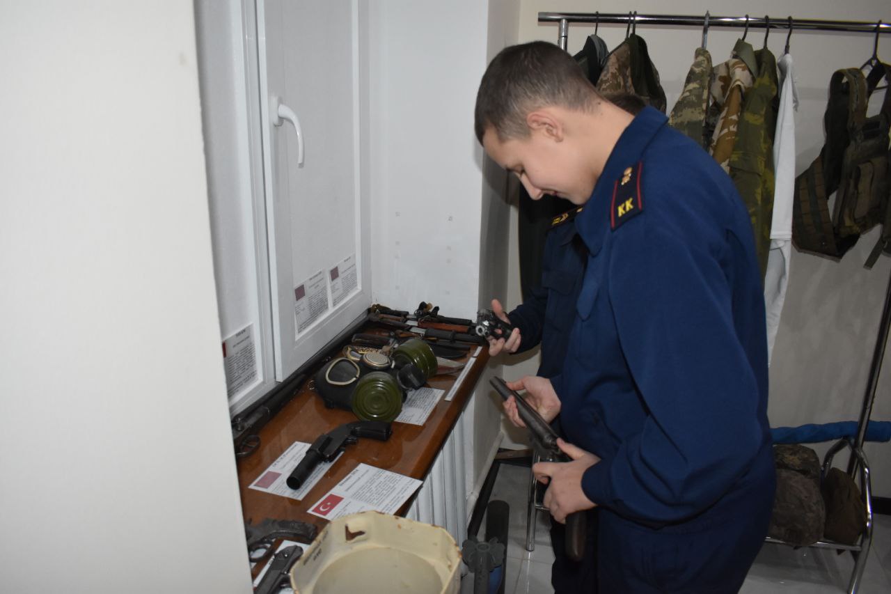 Сотрудники военного следственного управления СК России по Объединенной группировке войск(сил) провели для кадет СК России экскурсию Сотрудники военного следственного управления СК России по Объединенной группировке войск(сил) провели для кадет СК России экскурсию