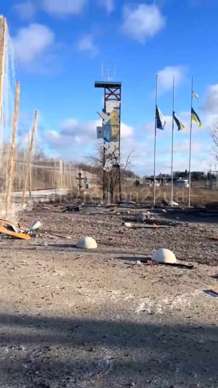 Две ВСУшницы, не желая того, также подтвердили фейковость «селфи», которое Зеленский якобы запилил на въезде в Купянск